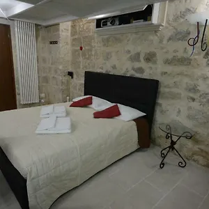 Domus Gaia Bed & Breakfast